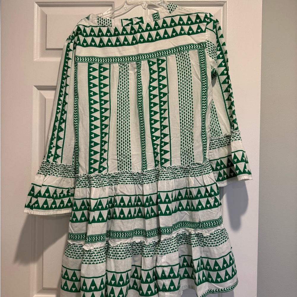Green and White Patterned dress - Picture 2 of 6